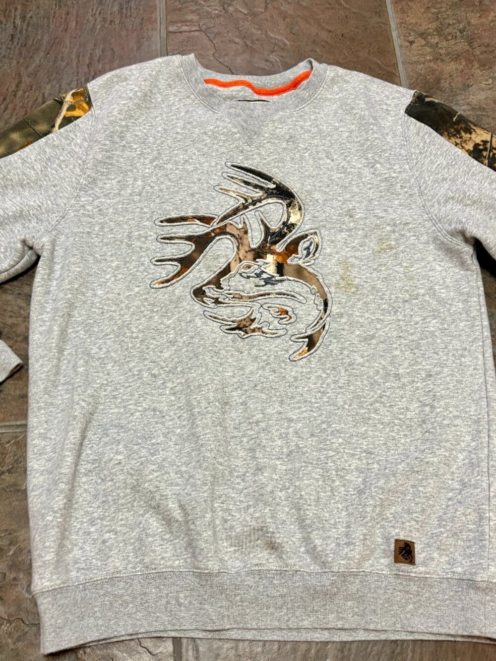 ~~Legendary White Tails Camo Graphic Design Sweatshirt Size L*******there is som